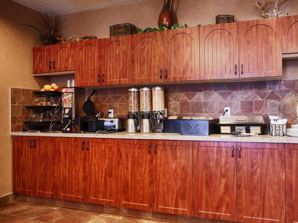 Best Western Diamond Inn Three Hills Extérieur photo