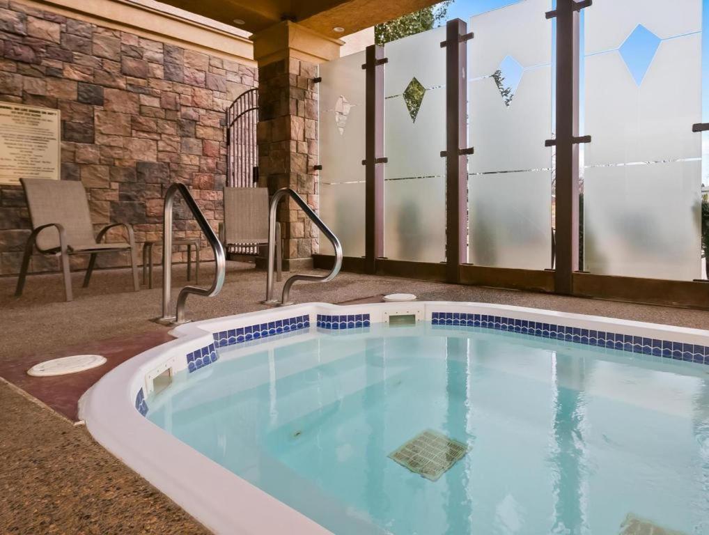 Best Western Diamond Inn Three Hills Extérieur photo
