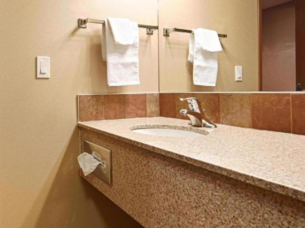Best Western Diamond Inn Three Hills Extérieur photo